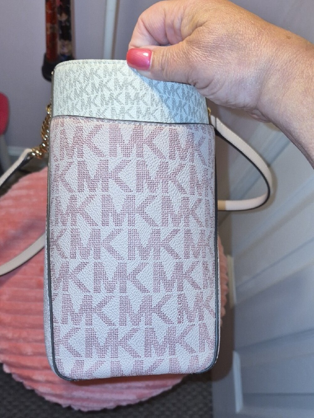 Michael Kors Pink MK Signature Tote with Gold Chain Handles And Matching Wallet - Picture 4 of 9
